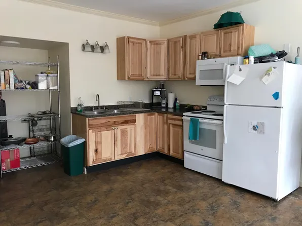 173 Pine St APT 1, Bangor, ME 04401