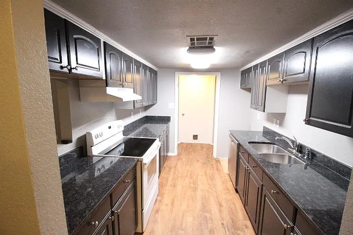 3 bed, 1444 sqft, $1,350 — Photo 4