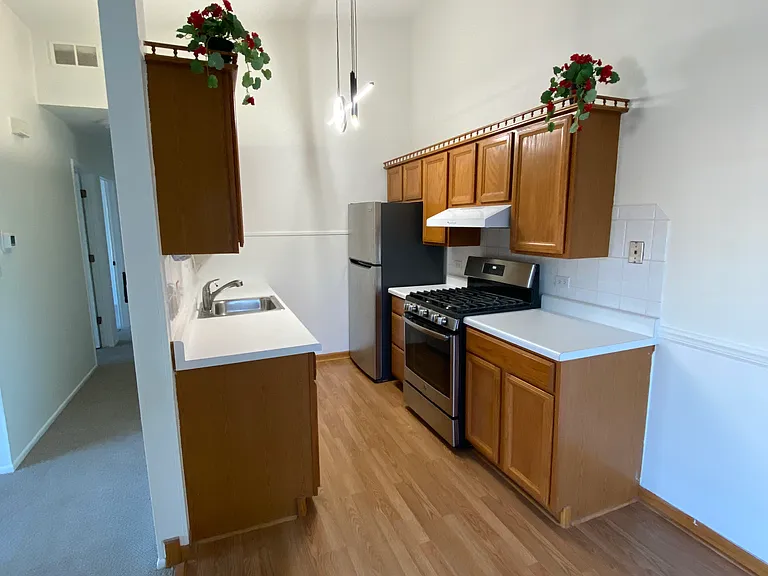914 Van Buren Ct — Photo 13