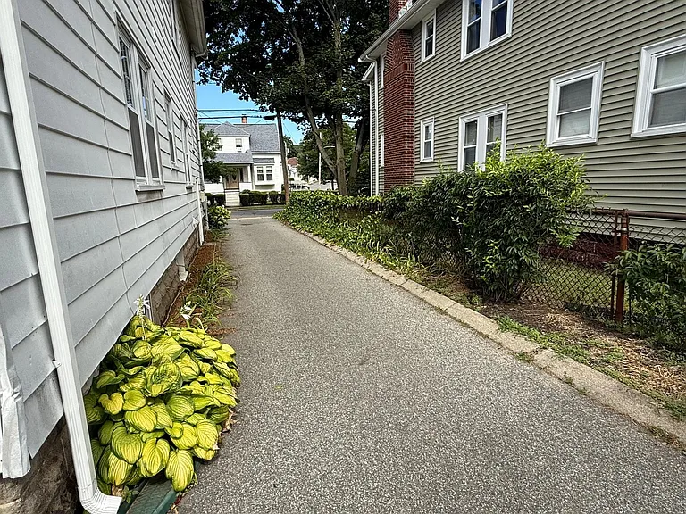 211 Beech St — Photo 25