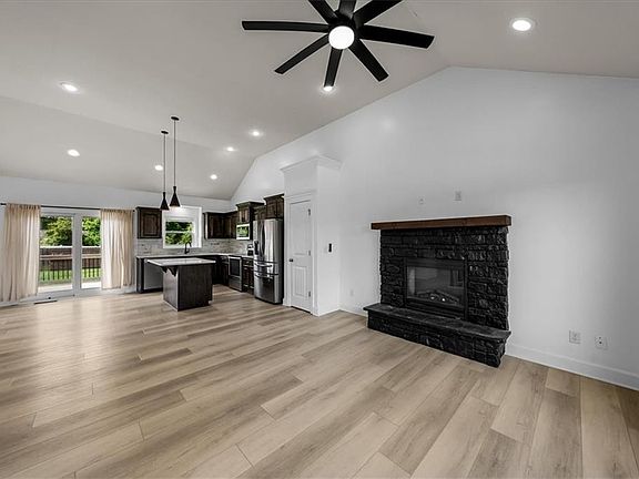 4th image of 1115 SW 10th Ter