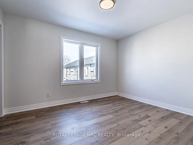 121A Moffatt St #25 — Photo 22