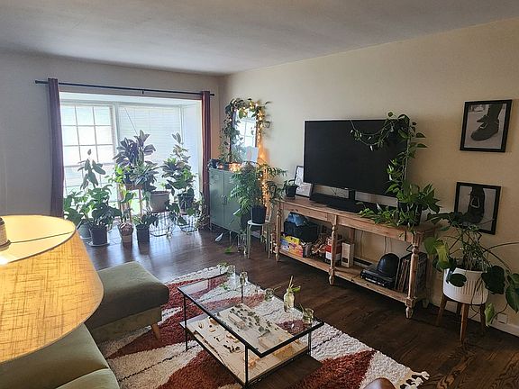 3rd image of 1116 E Singer Cres #1