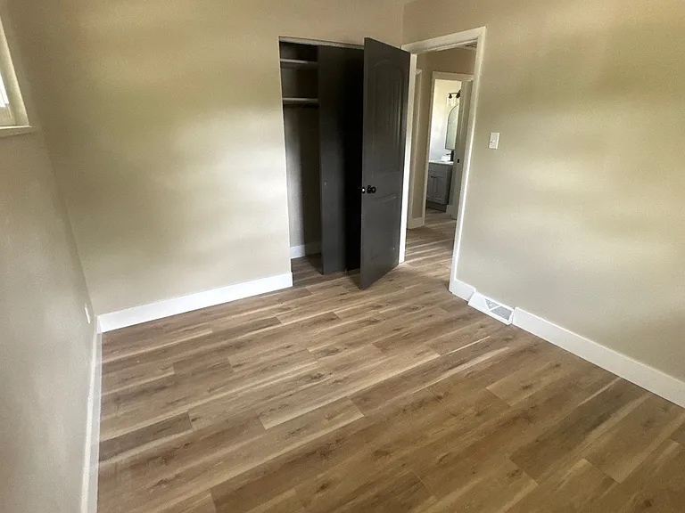 5662 Parchester Dr — Photo 13