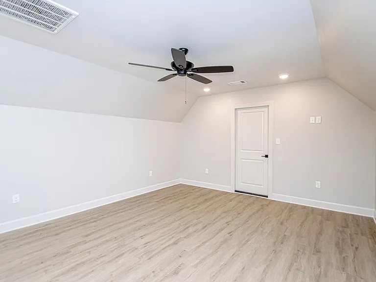 404 Gardens Ln — Photo 24