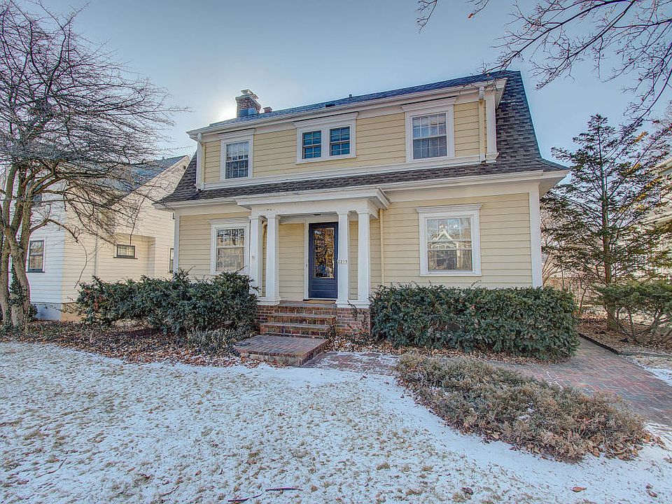 1st image of 2215 E Menlo Blvd