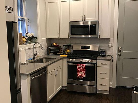 2nd image of 1155 W Wrightwood Ave #1