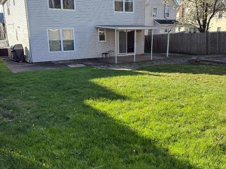 518 Downer St — Photo 35