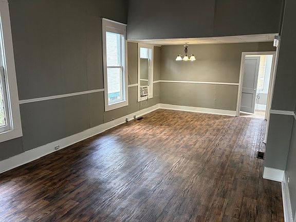 3rd image of 419 Boulevard St