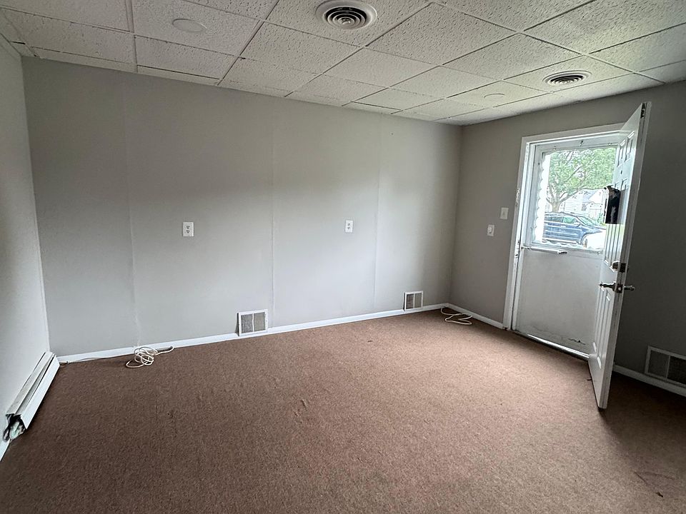 1st image of 101 Main St #4