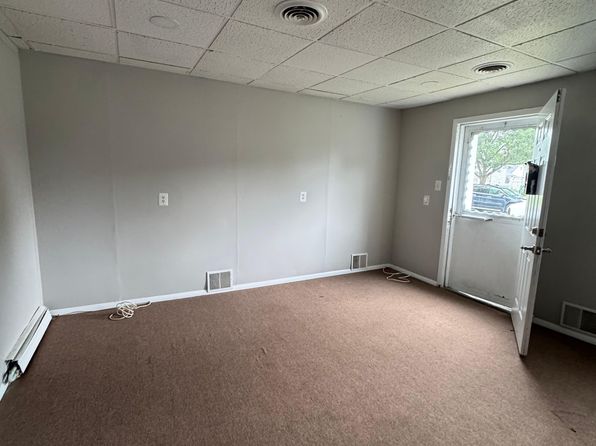 101 Main St #4