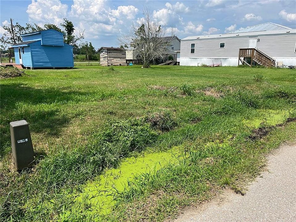 2nd image of 4964 Marcel St