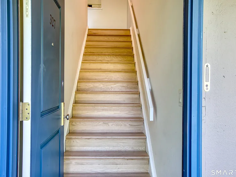 1465 E Putnam Ave #327 — Photo 2
