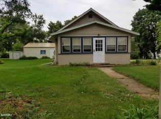 703 Iris St, Savanna, IL 61074