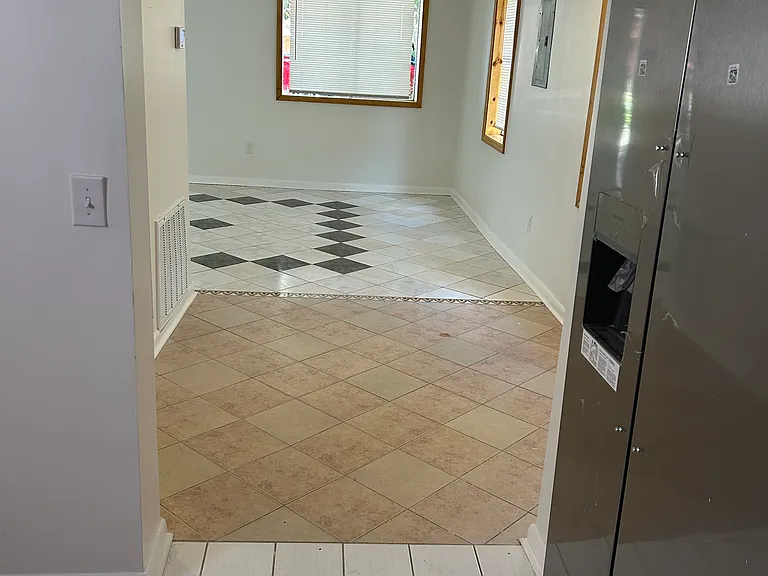 209 Carver St — Photo 9