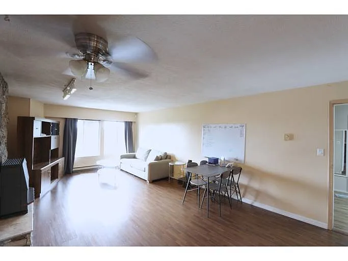 Building Photo - 1124 Holdom Ave #1124