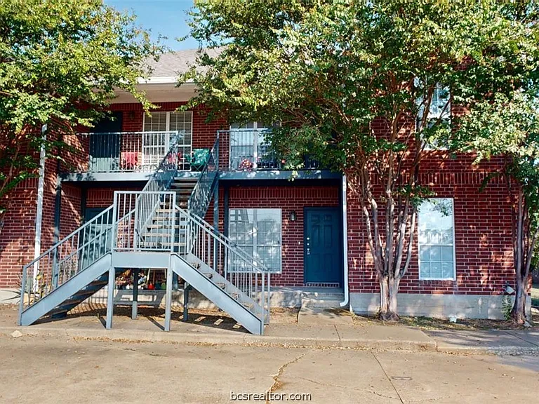 1513 Hollowhill Dr #B — Photo 1