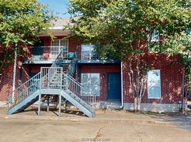 1513 Hollowhill Dr, Bryan, TX