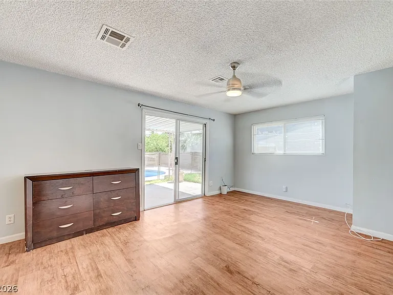 3917 W Oakey Blvd — Photo 14