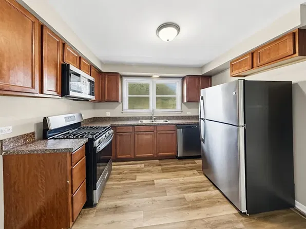 609 Banbury Ct, Roselle, IL 60172
