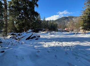 7949 Santa Fe Trl, Maple Falls, WA 98266