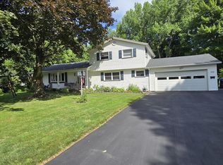 298 Willowen Dr, Rochester, NY 14609