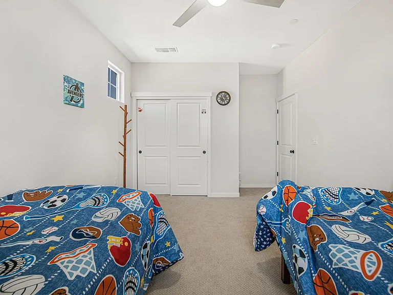 153 E Central Pkwy — Photo 41