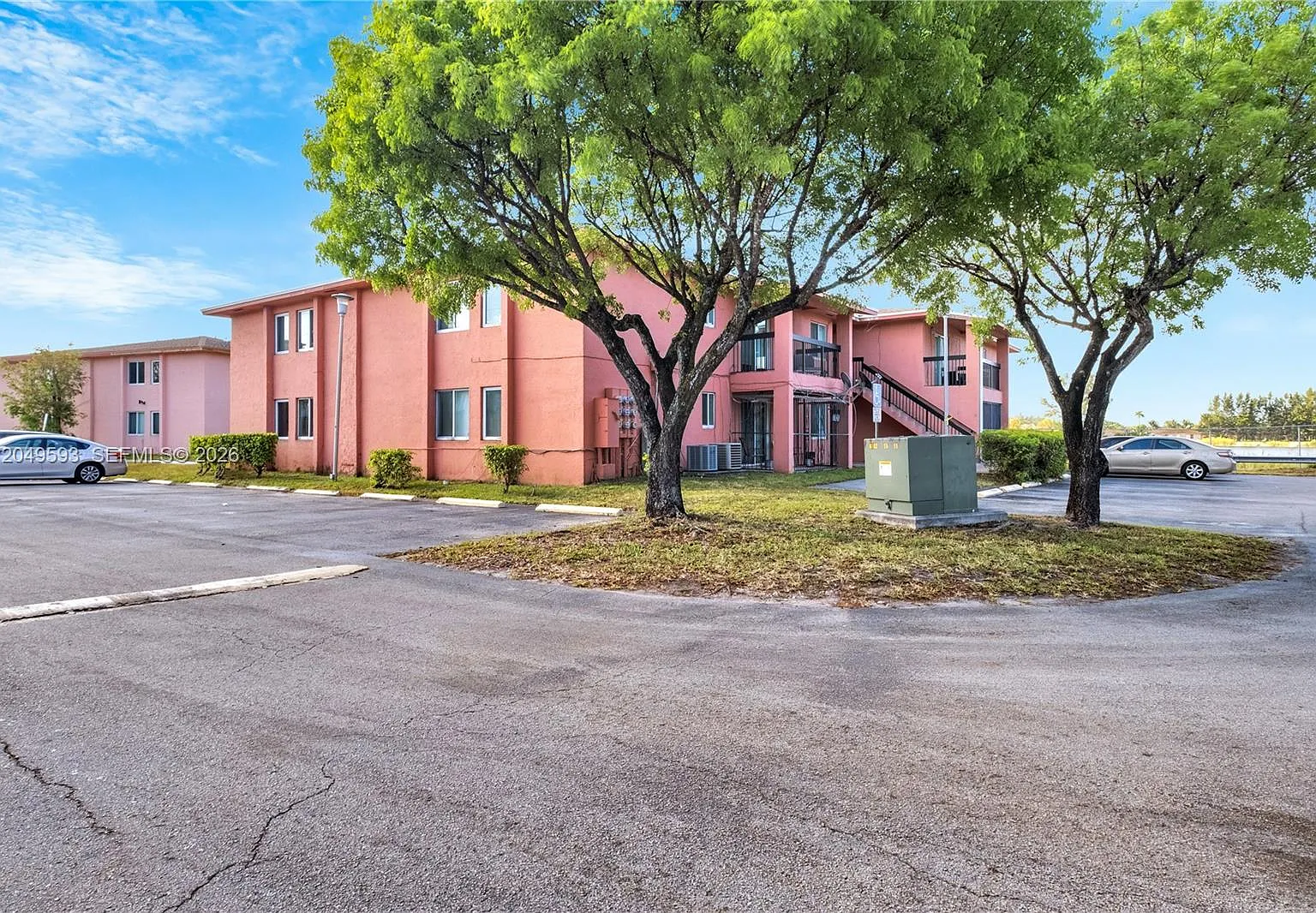 Lakeview Estates Condo — Photo 2