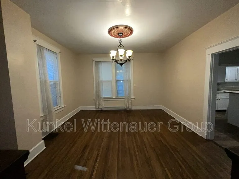 720 E D St — Photo 5