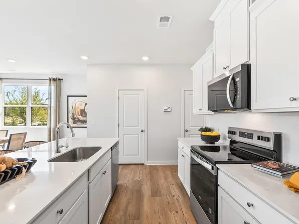 7425 Quinn Pl, Flowery Branch, GA 30542