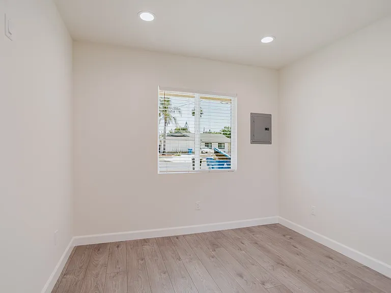 8503 1/2 Cranford Ave — Photo 12