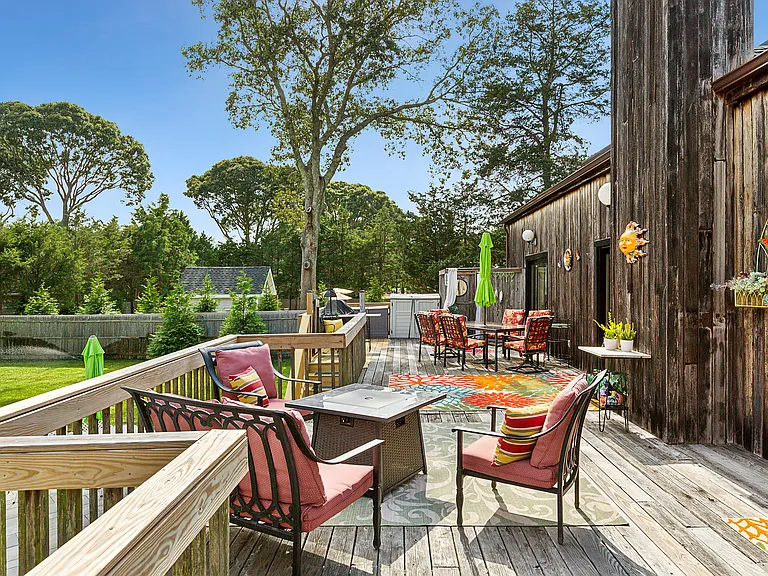 624 Noyack Rd — Photo 15