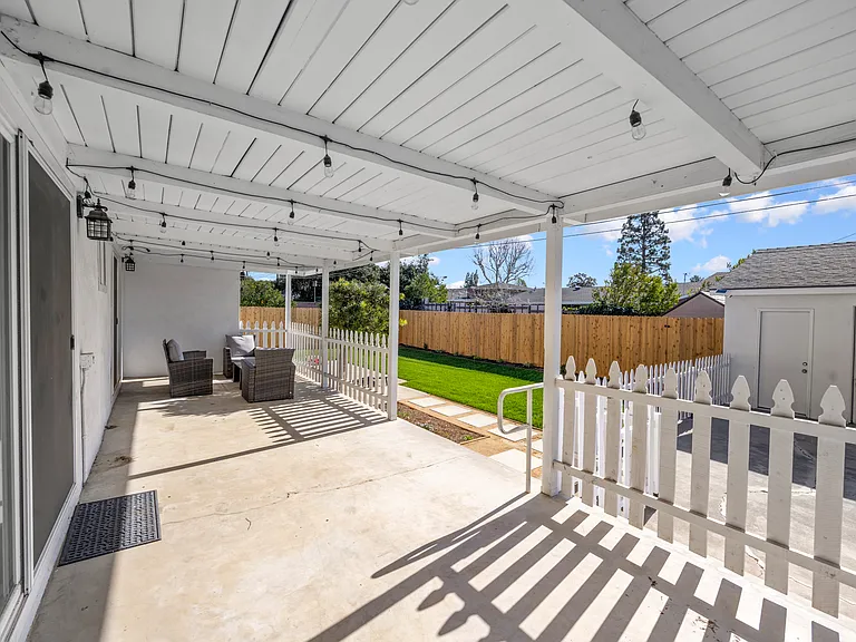 18132 Rainier Dr — Photo 32