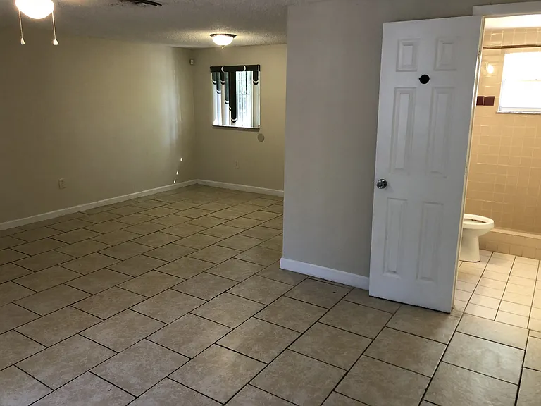 3513 E Emma St — Photo 5