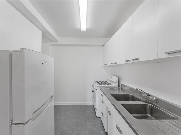 9 Fordham Hill Oval image 7 of 12