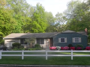 8 Mark Dr, Smithtown, NY 11787