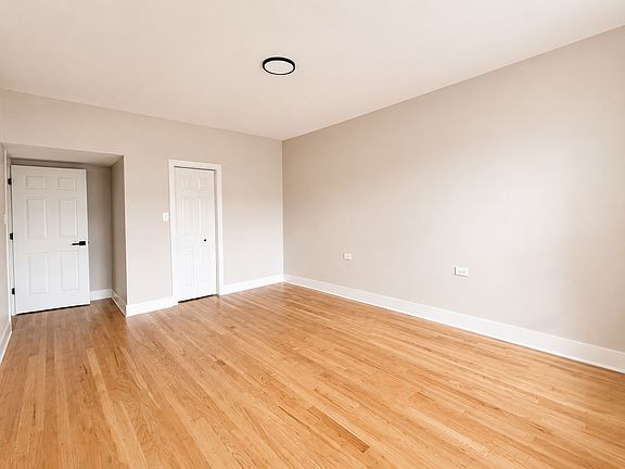 4th image of 7516-24 N Seeley Ave