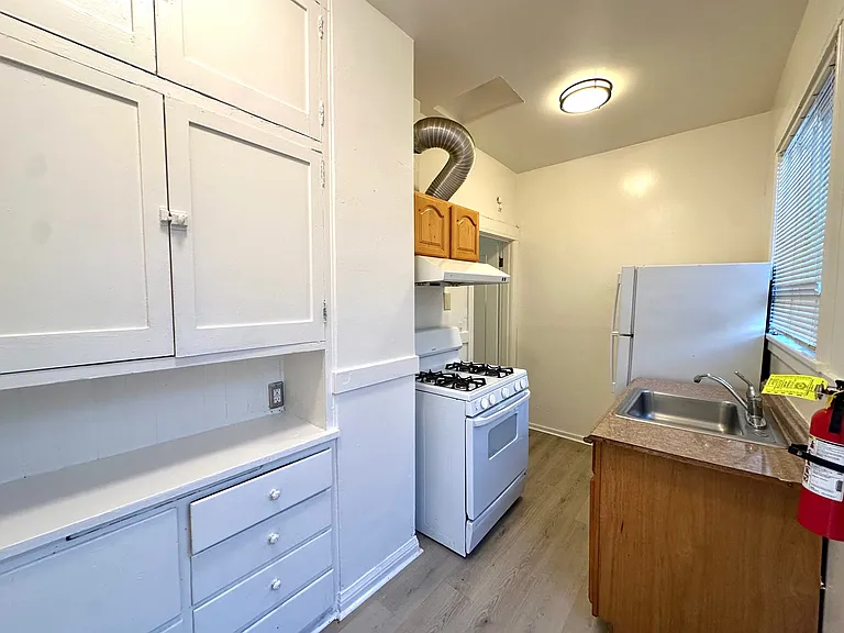 742 E 21st St #1 — Photo 3