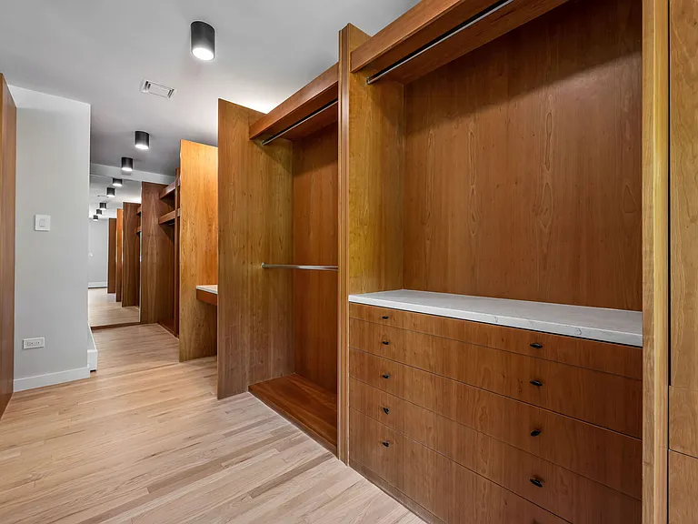 439 Summit St — Photo 19