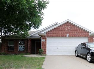 215 Long Prairie Dr, Forney, TX 75126