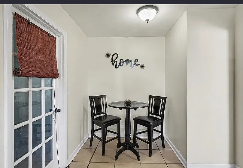 3 bed, 926 sqft, $1,900 — Photo 3