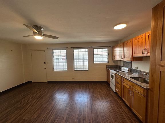 3rd image of 830 Birch St APT 402