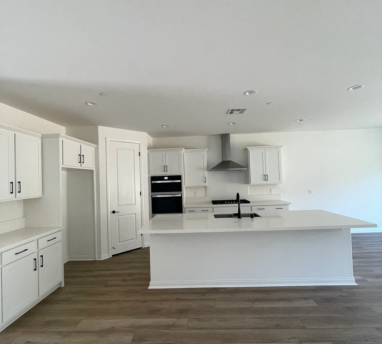 5 bed, 2824 sqft, $4,200 — Photo 3