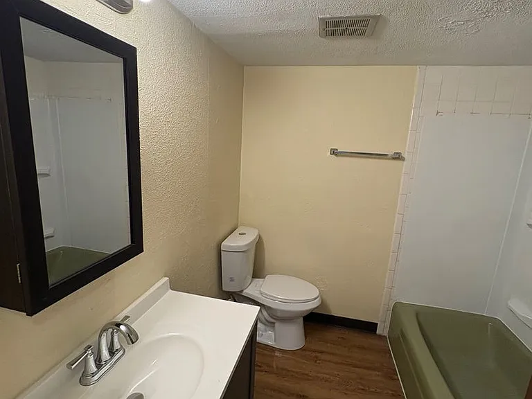 604 Saint Louis Ave — Photo 6