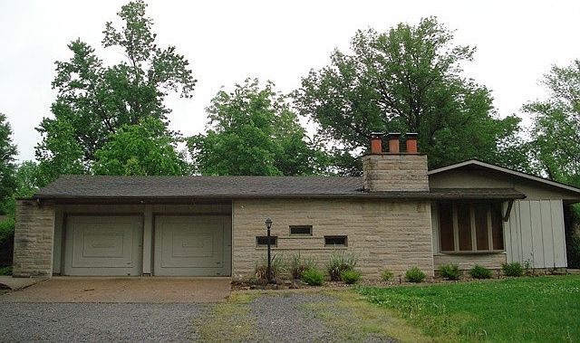 2nd image of 605 E Clark Trl