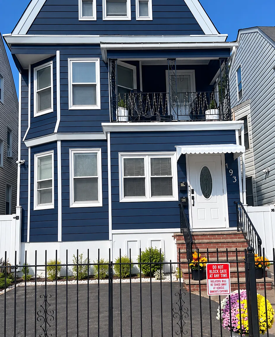 3 bed, $2,555 — Photo 1