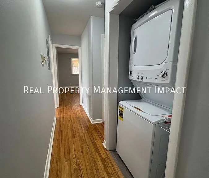 906 Springdale Dr — Photo 29