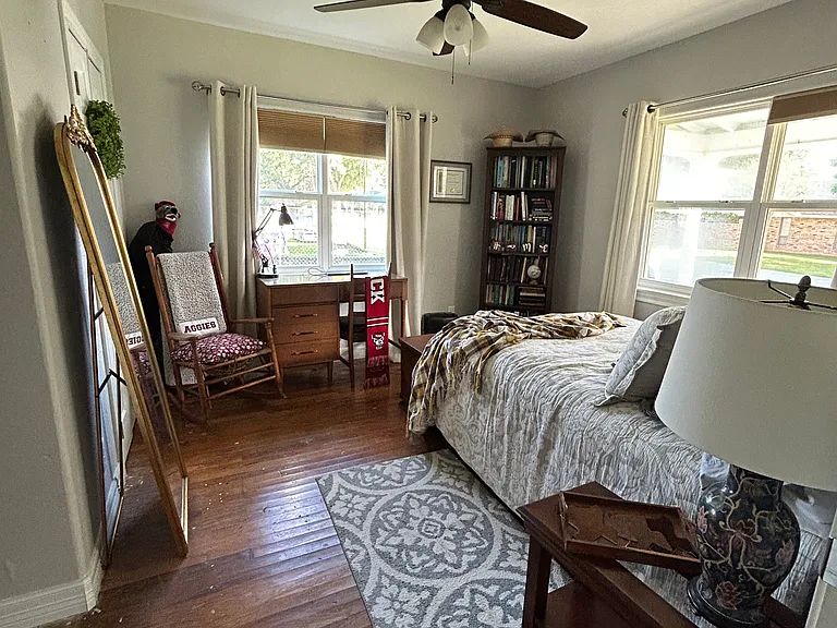 712 Hale St — Photo 24