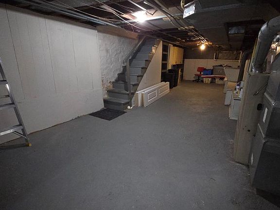 5th image of 1014 Brown St
