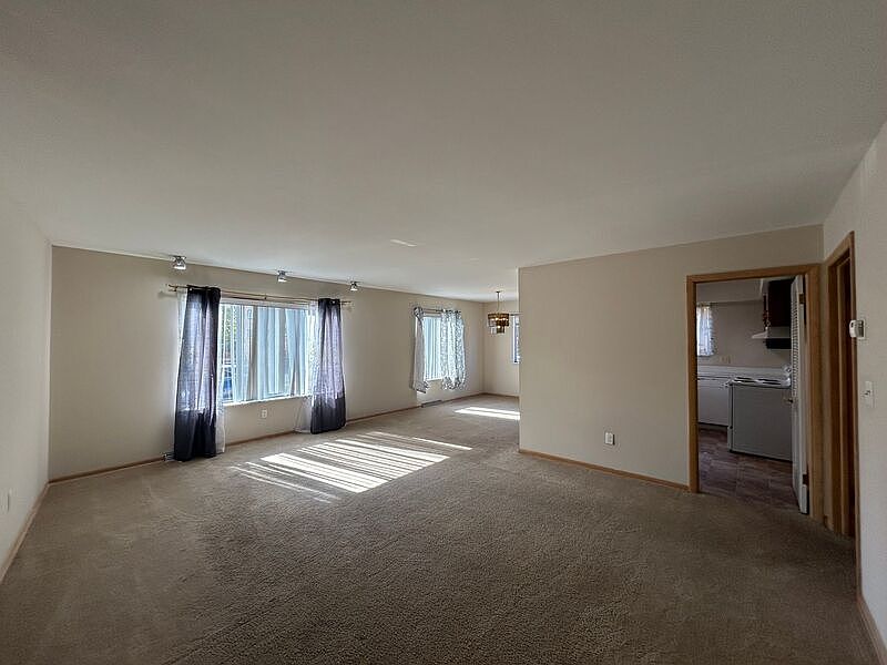 1st image of 529 Heather Dr APT 3